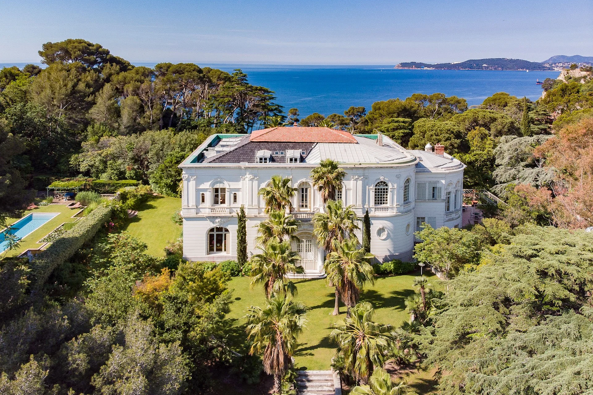 Эксклюзивные частные резиденции с персональным сервисом hero image