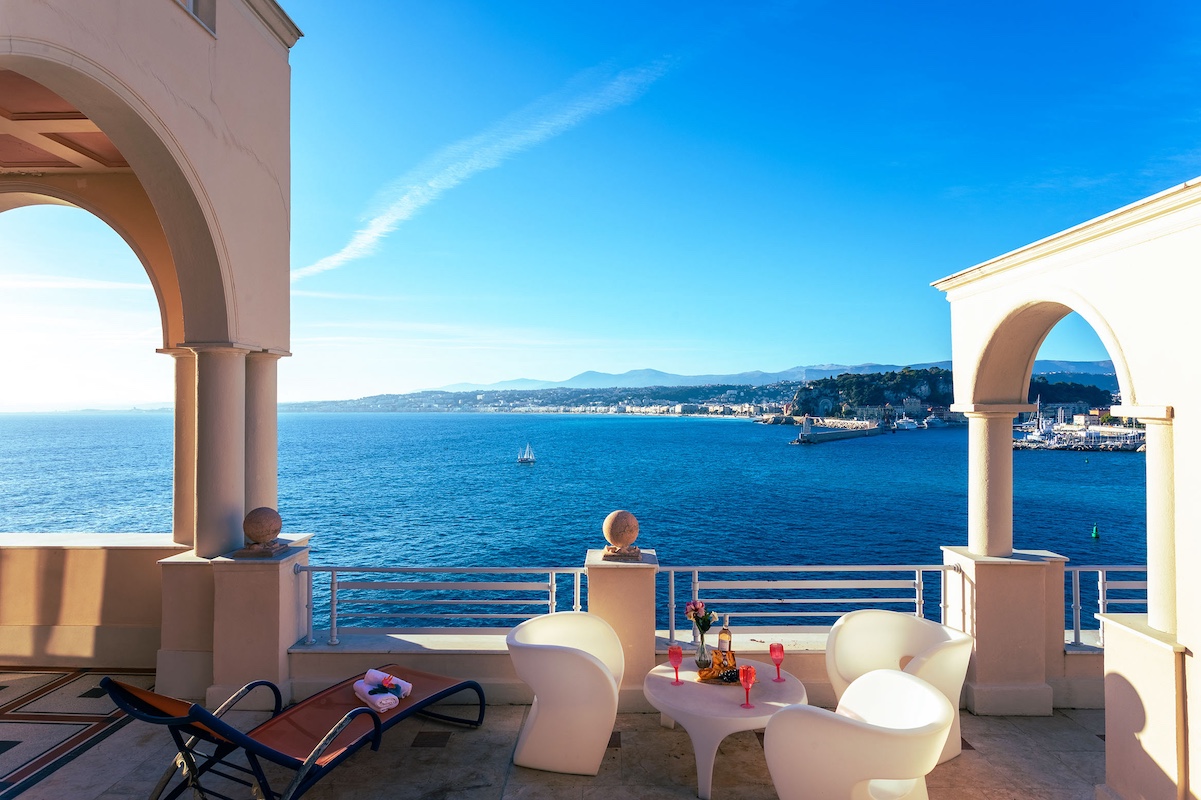 Arrendamento de Villas e Propriedades de Luxo: Experiências Exclusivas na Riviera Francesa hero image