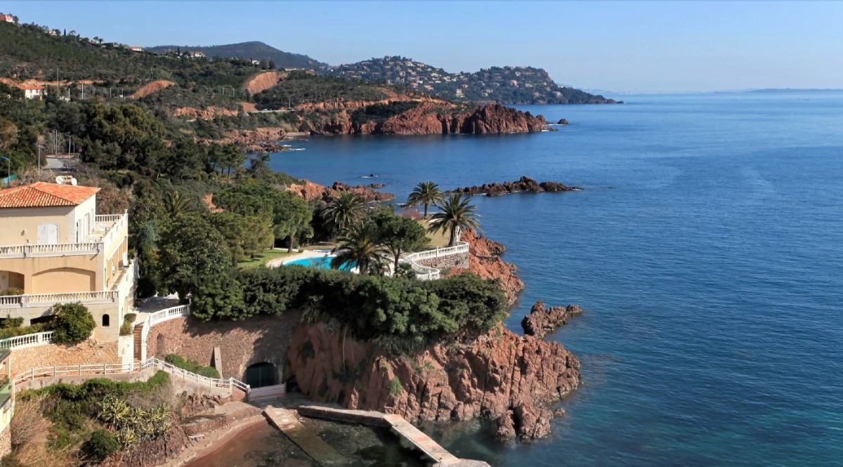 L’Art du Déplacement Haut de Gamme sur la Côte d’Azur hero image