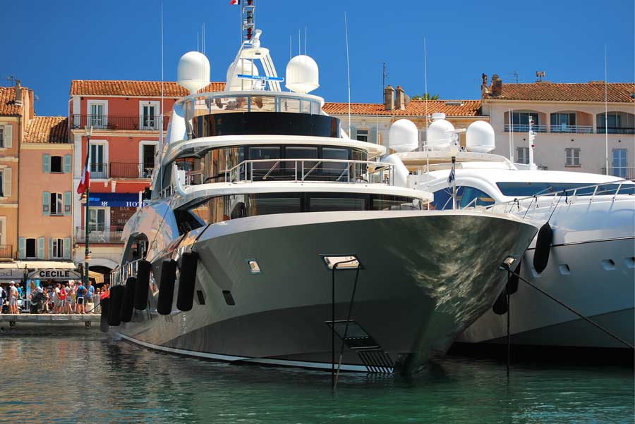 Luxury Yachts in Saint Tropez: Explore the Mediterranean hero image