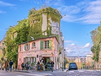 Voyage de Printemps à Paris avec les Services de Conciergerie de Tiger Group home Salle de Presse